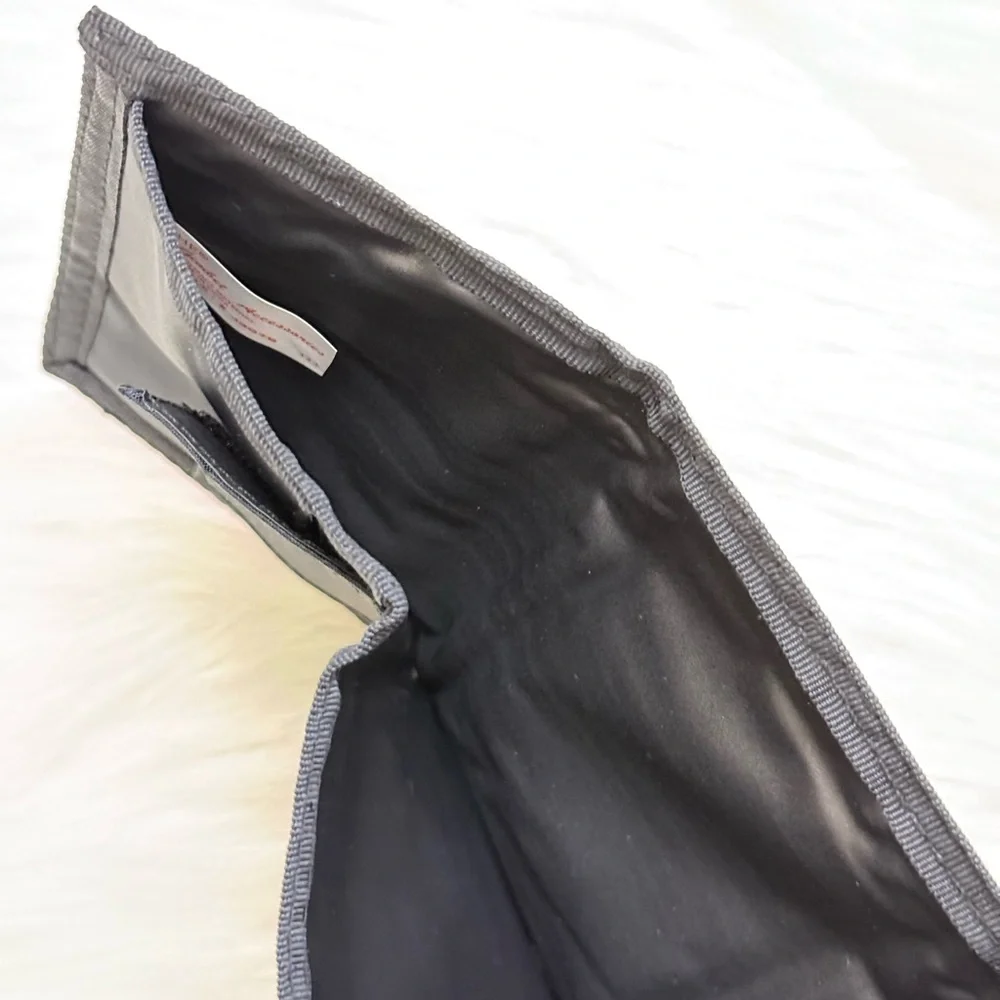 JORDACHE - BLACK BLUE NYLON SPORT VARSITY CLUB TRIFOLD VELCRO WALLET